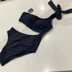 Stylish Black One-Shoulder Swimsuit